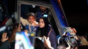 «Vendaram-nos, amarraram-nos e interrogaram-nos»: palestiniana relata regresso a Gaza através da passagem de Rafah