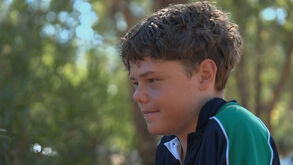 Rapaz de 13 anos nada quatro horas e salva família à deriva no mar na Austrália