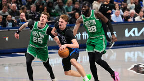 Neemias Queta marca oito pontos na vitória dos Celtics em Dallas