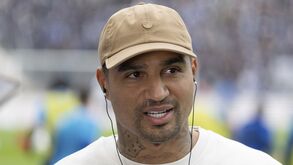 Boateng prefere Ronaldo a Messi e recorda rotina de abdominais