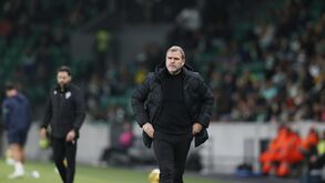 João Henriques no banco do AVS SAD durante o jogo com o Sporting