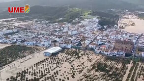 Imagens aéreas mostram rios a transbordar e aldeias evacuadas após tempestade em Espanha