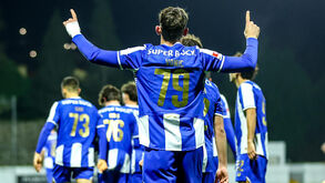 Jogadores do FC Porto B festejam frente ao Ac. Viseu
