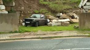 Muro de pedras desaba sobre casa na Lourinhã