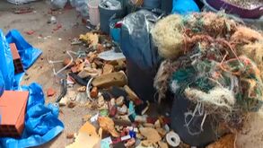 Armazém de organização de conservação do ambiente destruído pelo mau tempo em Peniche