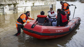 Vários eleitores deslocaram-se ao local de voto de barco após as cheias no Tejo, Vale da Pedra, Cartaxo