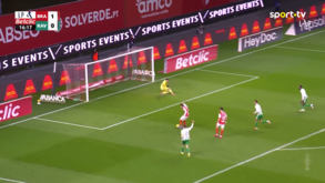 O incrível falhanço de Ricardo Horta frente ao Rio Ave: com a baliza deserta, o capitão do Sp. Braga fez isto