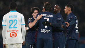 Jogadores do PSG festejam durante a goleada ao Marselha