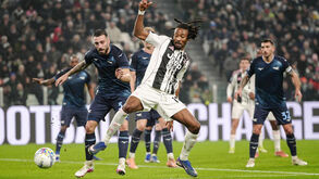 Os jogadores de Juventus e Lazio am ação