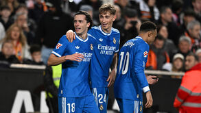 Jogadores do Real Madrid festejam frente ao Valencia