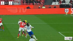 Anísio Cabral repete a façanha no Benfica: entra e marca no primeiro toque que dá na bola