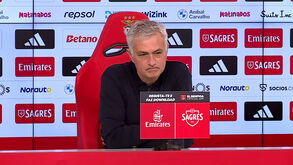 Mourinho diz o que Anísio tem em comum com Drogba e atira: «Vão chamar-me idiota mas o jogo de cabeça dele não é bom»