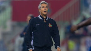 Shabab Al Ahli, de Paulo Sousa, perdeu com o Machida Zelvia