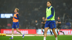 Froholdt e Bednarek durante o aquecimento antes do FC Porto-Sporting