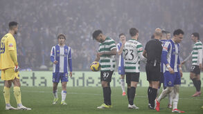 Luis Suárez marcou o golo do Sporting ao cair do pano frente ao FC Porto
