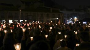 População de Leiria reúne-se em vigília em homenagem às vítimas da depressão Kristin