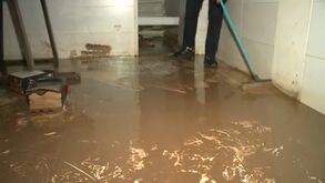 Populares abrem portas de casa ao CM e mostram estragos causados pelas inundações em Leiria