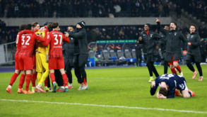 Jogadores do Friburgo festejam continuidade na Taça da Alemanha