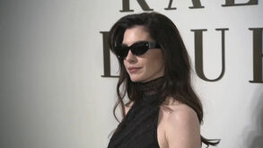 Anne Hathaway, Lana Del Rey e Ariana DeBose brilham no desfile da Ralph Lauren