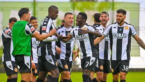 Alvinegros recebem o líder