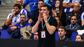 Ricardo Costa reage à queixa do FC Porto após alegado arremesso de garrafa