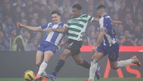 Luís Guilherme em duelo com Francisco Moura no clássico