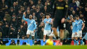 Equipa do Manchester City em campo durante o jogo contra o Fulham