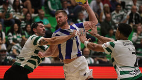 Linus Persson, andebolista do FC Porto, enfrenta fim de época após cirurgia.
