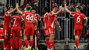 Bayern vence RB Leipzig na Taça da Alemanha, com golos de Kane e Díaz