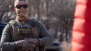 «Parem de perseguir as pessoas!»: imagens mostram novas detenções do ICE no Minnesota