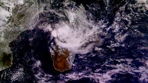 Imagens de satélite mostram ciclone Gezani a atravessar Madagáscar: há pelo menos 20 mortos
