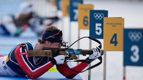 Laegreid compete no biatlo de inverno em Cortina d'Ampezzo, Itália