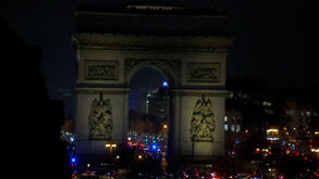 Suspeito baleado pelas autoridades depois de ameaçar polícia com faca em Paris 