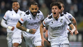 Diogo Sousa celebra após marcar o primeiro golo pela equipa principal do Vitória