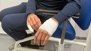 Antigo dono do Nottingham Forest esfaqueado em casa durante assalto