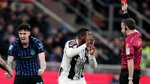 Expulsão de Kalulu no Inter-Juventus gera controvérsia