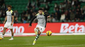 Futebolista do Sporting CP joga contra o Famalicão na Liga Betclic