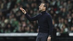 Hugo Oliveira gesticula durante jogo