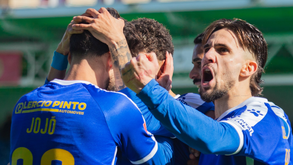 Jogadores do Feirense festejam