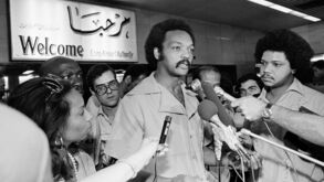 Jesse Jackson, defensor dos direitos civis, discursa no Cairo