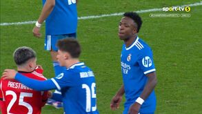 O momento de tensão entre Prestianni e Vinícius