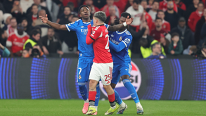 O momento de tensão entre Prestianni e Vinícius