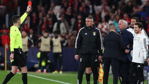 O momento em que Mourinho foi expulso nos minutos finais do Benfica-Real Madrid