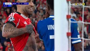 A provocação de Otamendi a Vinícius Jr: capitão do Benfica exibiu tatuagem com o troféu de campeão do Mundo