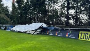 Ruiu o muro onde estava o marcador do estádio do Felgueiras