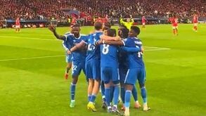 O gesto de Rüdiger para os adeptos do Benfica no festejo do golo de Vinícius 