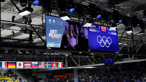 O placar exibe as pontuações de jogo entre o Japão e a Suécia nos Jogos Olímpicos