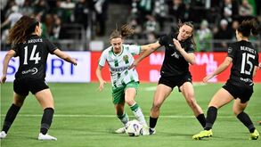Jogadoras em ação durante o Hammarby-Sporting