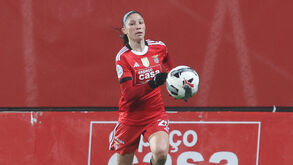 Lara Martins lesiona-se no joelho direito e deve parar cerca de um ano