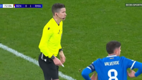 O momento em que Valverde alertou árbitro do Benfica-Real Madrid sobre gestos racistas nas bancadas da Luz